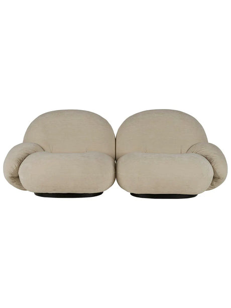 Pacha Soffa 2-sits med armstöd från GUBI - Prisgruppe 1 / Pearl Gold - Jacobsen Plus