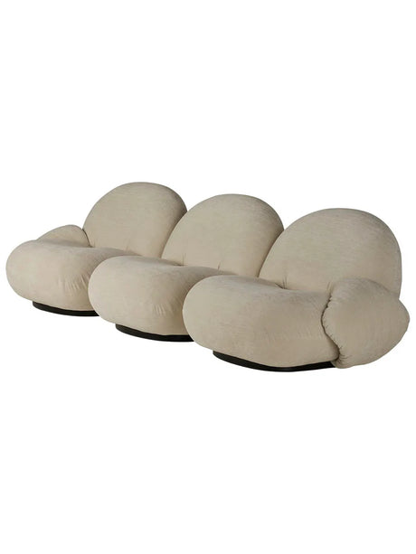 Pacha Soffa 3-sits med armstöd från GUBI - Prisgruppe 1 / Pearl Gold - Jacobsen Plus