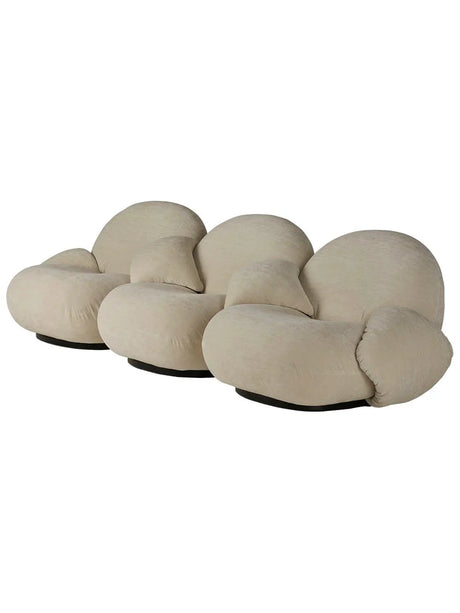 Pacha Soffa 3-sits med armstöd och mittdel från GUBI - Prisgruppe 1 / Pearl Gold - Jacobsen Plus