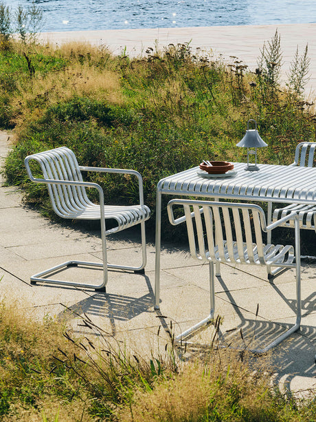 Palissade Cantilever matstol med armstöd från Hay - Olive - Jacobsen Plus