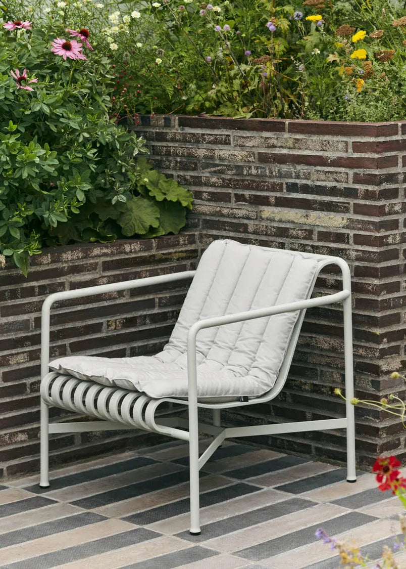 Palissade Lounge Chair Low, Sky grå från HAY