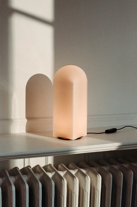 Parade bordslampa 320 från HAY - Shell White - Jacobsen Plus