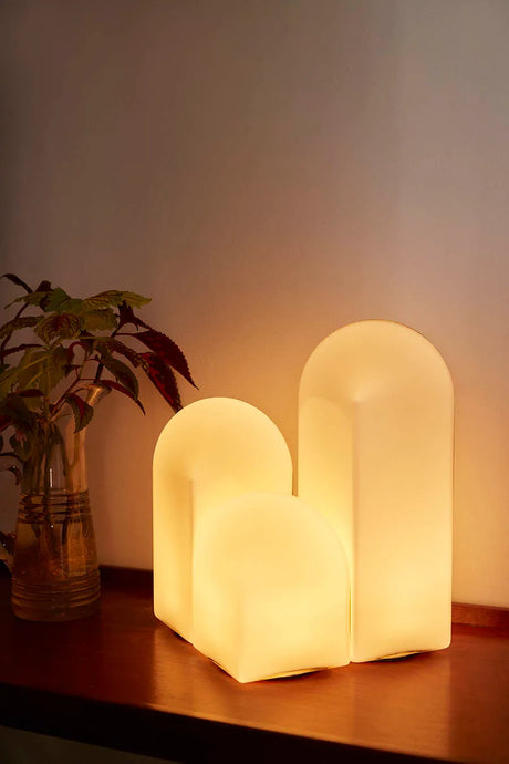 Parade bordslampa 320 från HAY - Shell White - Jacobsen Plus