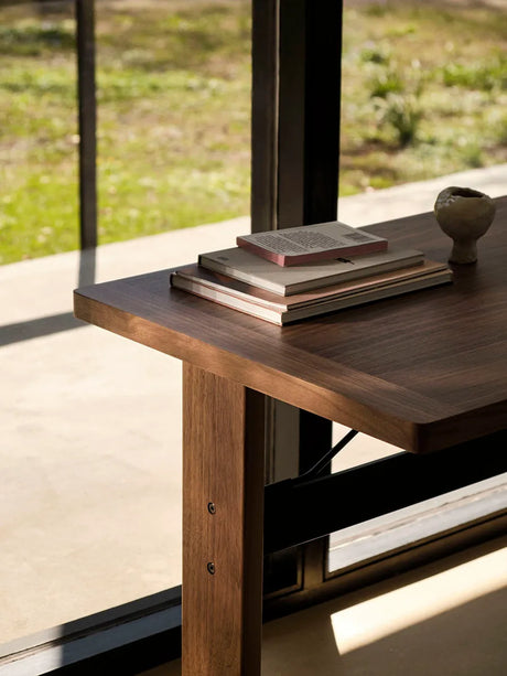Passerelle skrivbord, L140 cm från Hay - Water-based lacquered oak / Ink black / Water-based lacquered oak - Jacobsen Plus