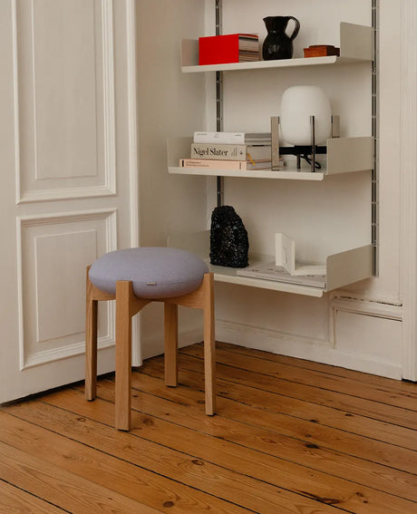 Pioneer Stool, lackad ek/max 95 från Fredericia Furniture - 4 - Jacobsen Plus
