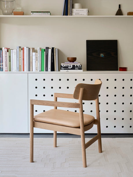 Fredericia Furniture CM3546 Post loungestol av Cecilie Manz - Lys olieret eg - Vidar 472 - Jacobsen Plus