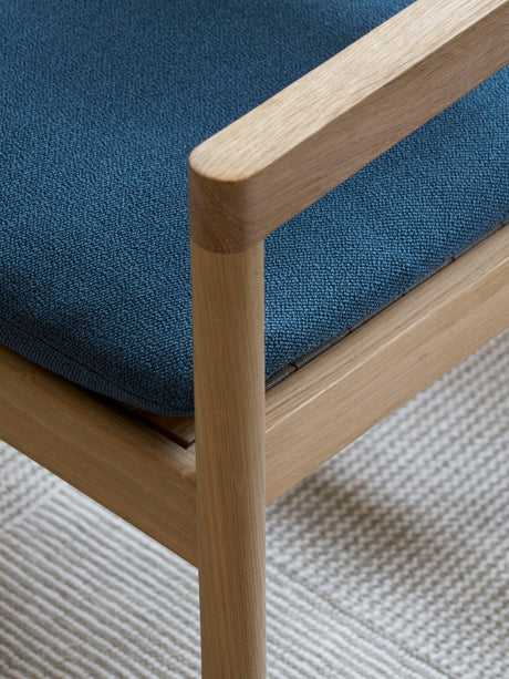 Fredericia Furniture CM3546 Post loungestol av Cecilie Manz - Lys olieret eg - Vidar 472 - Jacobsen Plus