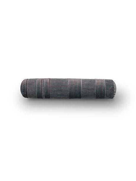 Crest Pyjamas Pillow, Ø15x74 från Eilersen - P01 - Jacobsen Plus