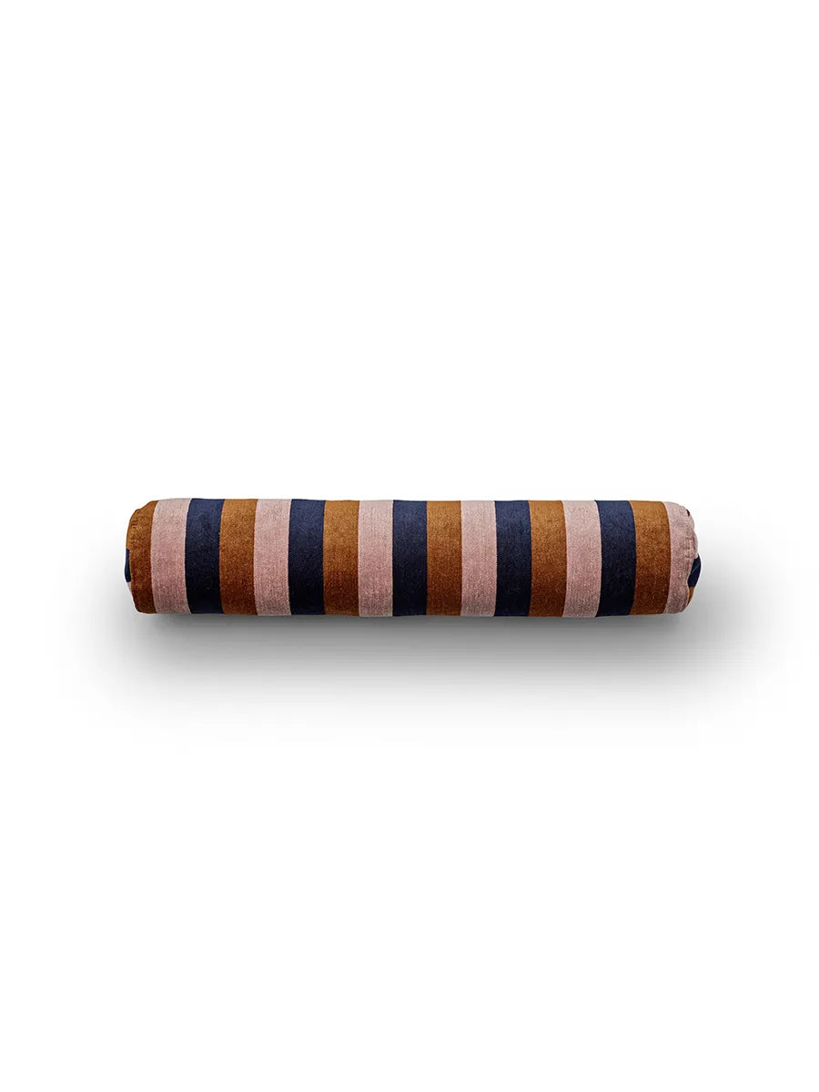 Ember Pyjamas Pillow, Ø15x74 från Eilersen - L01 - Jacobsen Plus
