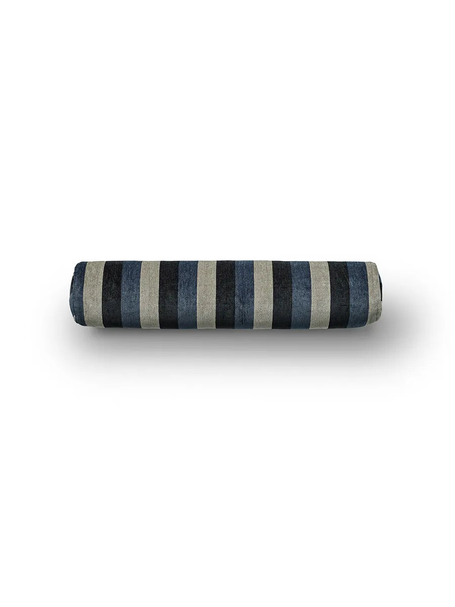 Ember Pyjamas Pillow, Ø15x74 från Eilersen - L02 - Jacobsen Plus