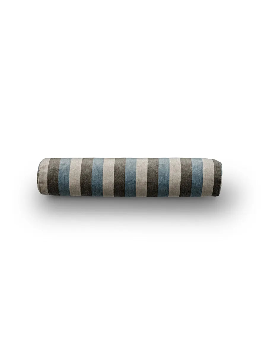 Ember Pyjamas Pillow, Ø15x74 från Eilersen - L05 - Jacobsen Plus