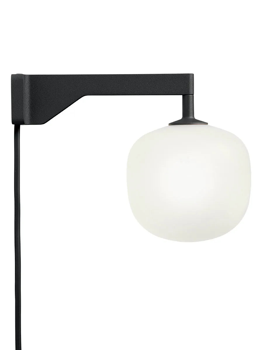 Rime vägglampa från Muuto - Black - Jacobsen Plus
