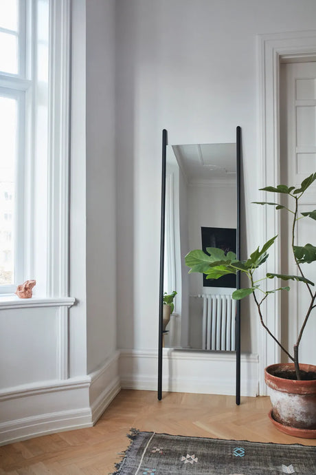 Skagerak Georg Spegel från Fritz Hansen - Ek - Jacobsen Plus
