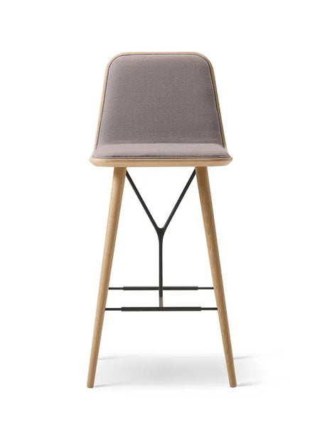 Spine Barstool från Fredericia Furniture - Stofgruppe 0 / Ek lak - Jacobsen Plus
