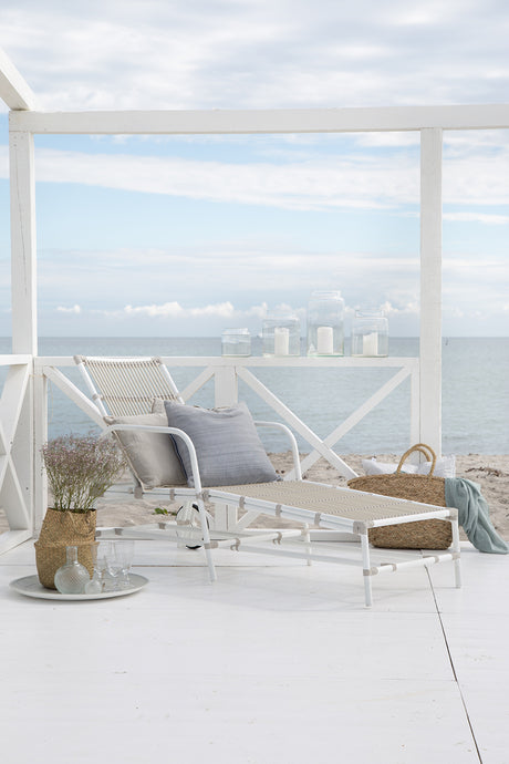 Josephine Exterior Solstol, Dove White från Sika-Design - Ingen dyna - Jacobsen Plus
