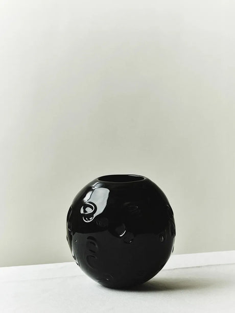S.R. Vintage Vas Deco Black från Louise Roe - Jacobsen Plus