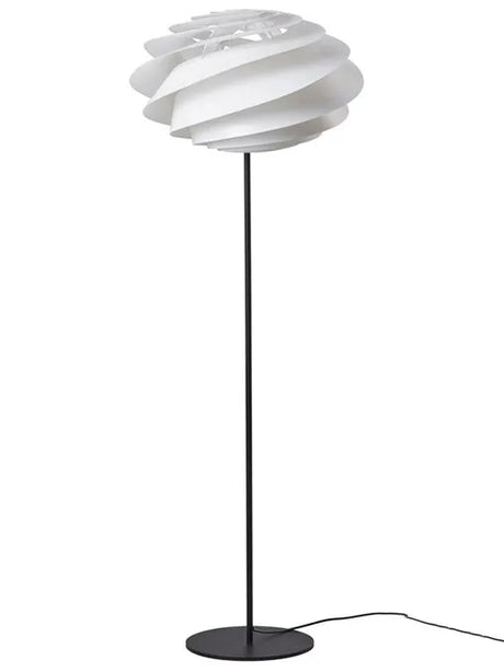 Swirl golvlampa från Le Klint - Jacobsen Plus