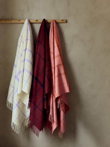 Warp & Weft Pläd, råvit/lila från Silkeborg Uldspinderi - 4 - Jacobsen Plus