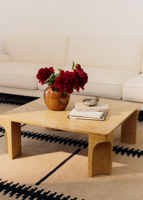 Gubi Doric Soffbord, 80x80 cm - Honey Amber Marble - Jacobsen Plus