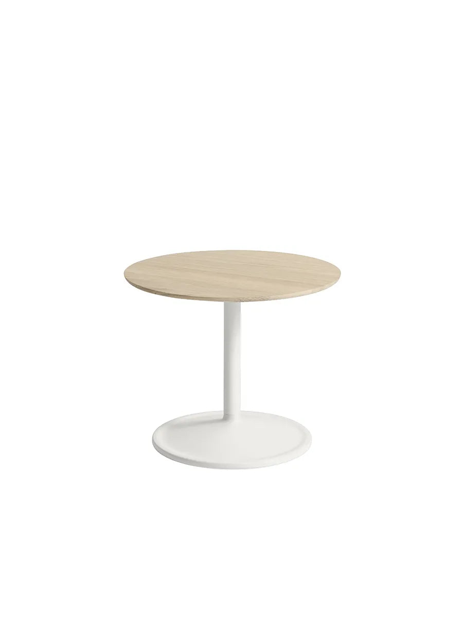 Soft sidobord, Ø48/H40 från Muuto - Oak - Jacobsen Plus