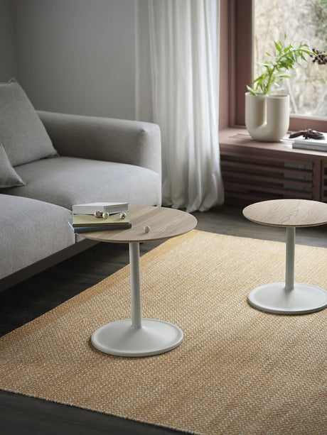 Soft sidobord, Ø48/H40 från Muuto - Beige Green Laminat - Jacobsen Plus