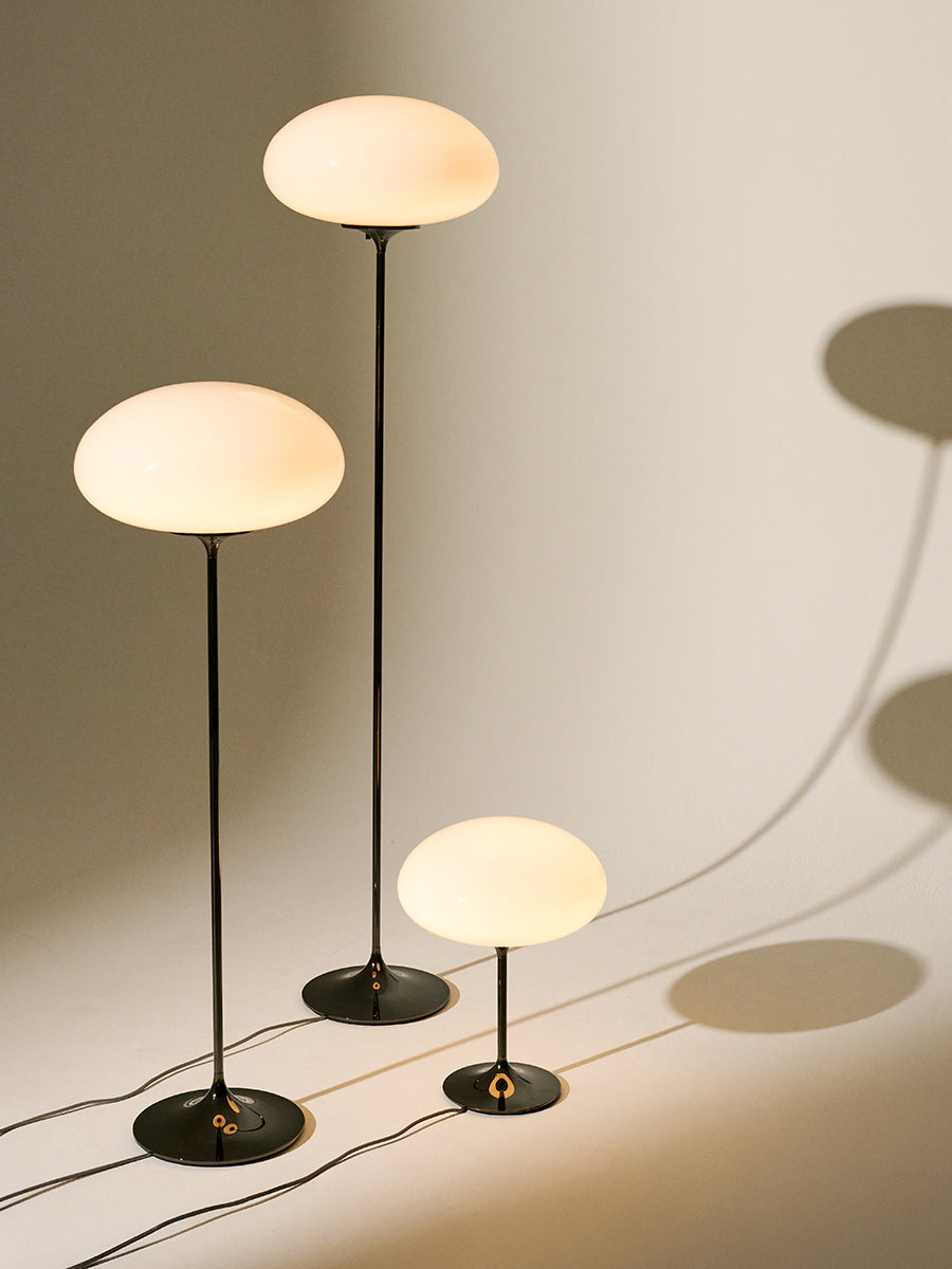 Stemlite opal bordlampa från GUBI - 2 - Jacobsen Plus