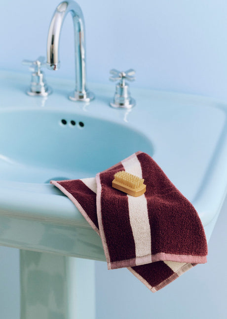 Stripe tvättlapp från HAY - Burgundy - Jacobsen Plus