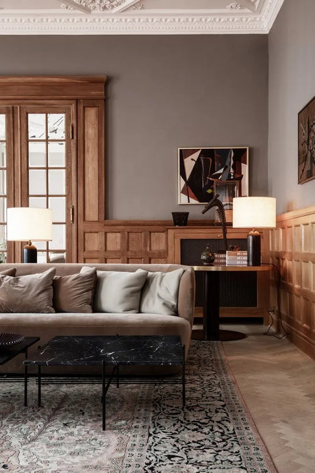 Gravity Small Bordslampa, skärm i canvas från GUBI - Vit marmor - Jacobsen Plus