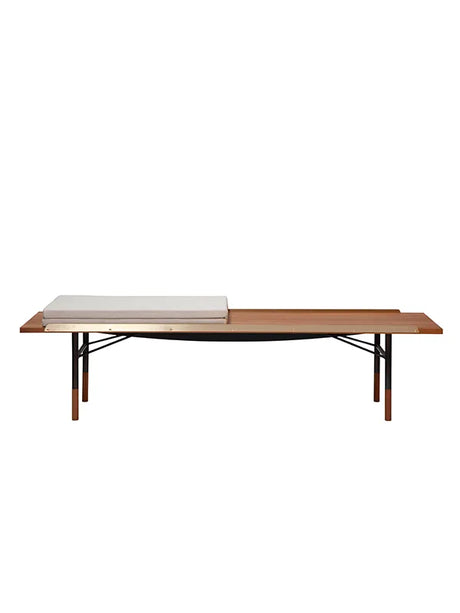Bordbänk, svart stativ av Finn Juhl - Valnöt / 112 cm - Jacobsen Plus