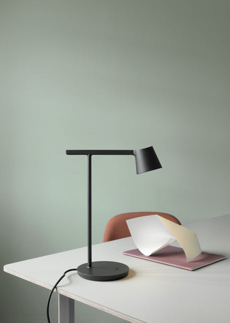 Tip Bordslampa från Muuto - Black - Jacobsen Plus