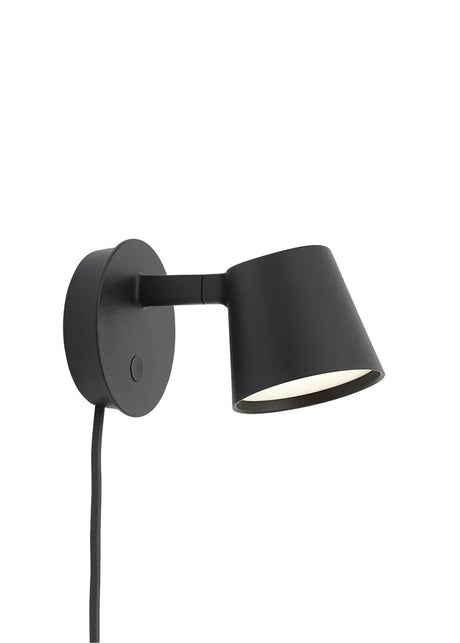 Tip Vägglampa från Muuto - Black - Jacobsen Plus