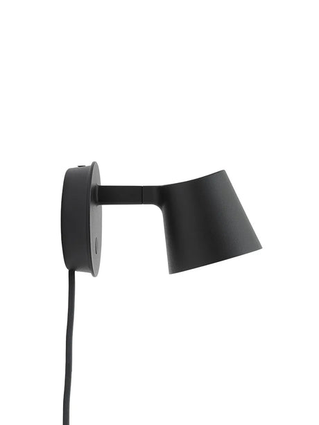 Tip Vägglampa från Muuto - Black - Jacobsen Plus