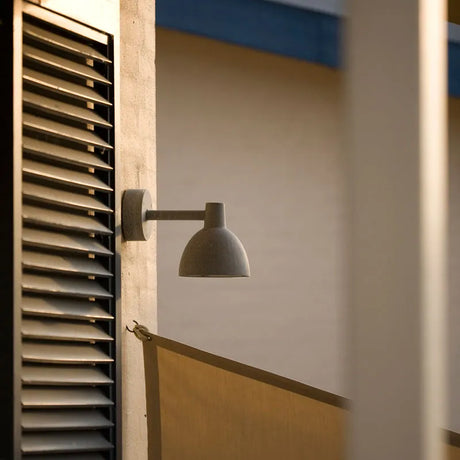 Toldbod 155 vägglampa från Louis Poulsen - Alu färg struktur - Jacobsen Plus
