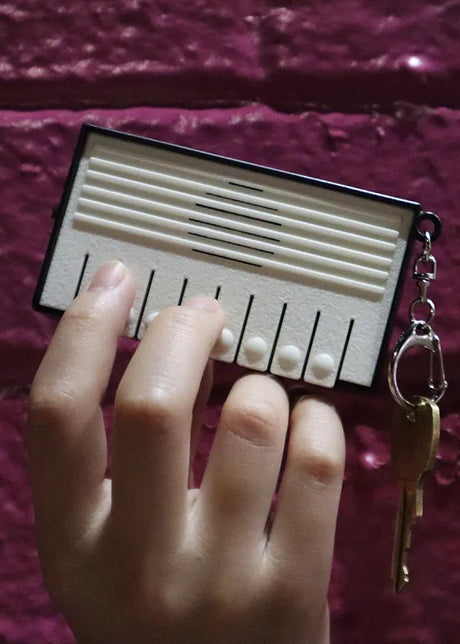 Mini Piano Keyboard Keychain från Kikkerland - 2 - Jacobsen Plus