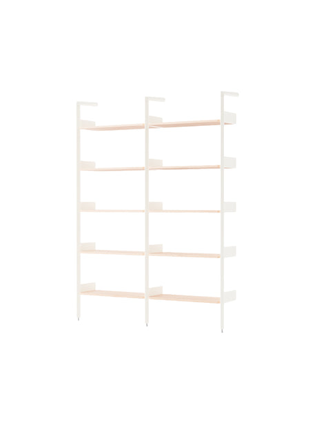 Rombe, Configuration A från &Tradition - Alabaster w. Lacquered Oak shelves - Jacobsen Plus