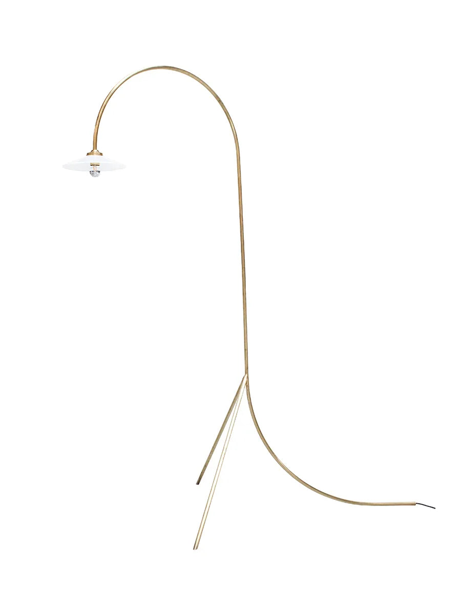Standing Lamp No. 1 från Valerie Objects - Brass - Jacobsen Plus