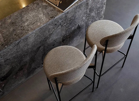Serie 430 barstol, svart av Verner Panton - Højde: 65 cm / Stofgruppe 1 - Jacobsen Plus