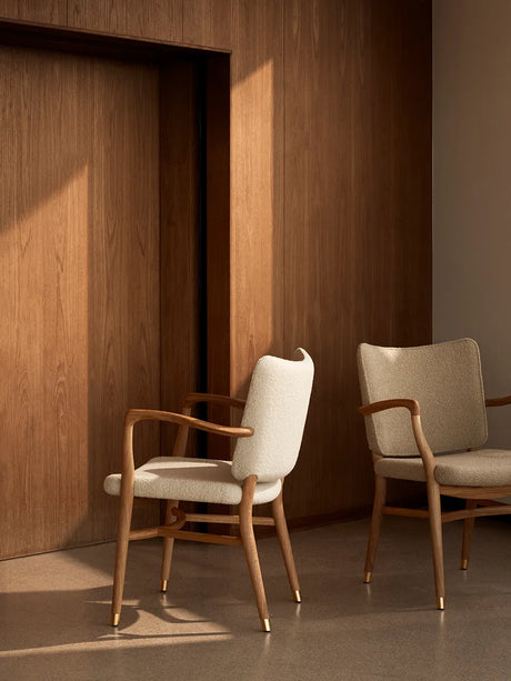 VLA61 Monarch Chair av Vilhelm Lauritzen - Mahogny olie - Baru 0200 - Jacobsen Plus