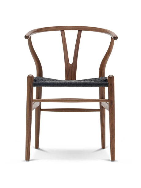 Y-stol CH24 i oljad valnöt med svart flätning av Hans J. Wegner - 1 - Jacobsen Plus
