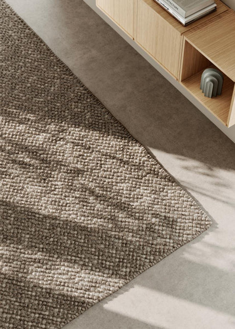 Tact Matta, mörkgrå från Woud - L140 cm x B90 cm - Jacobsen Plus