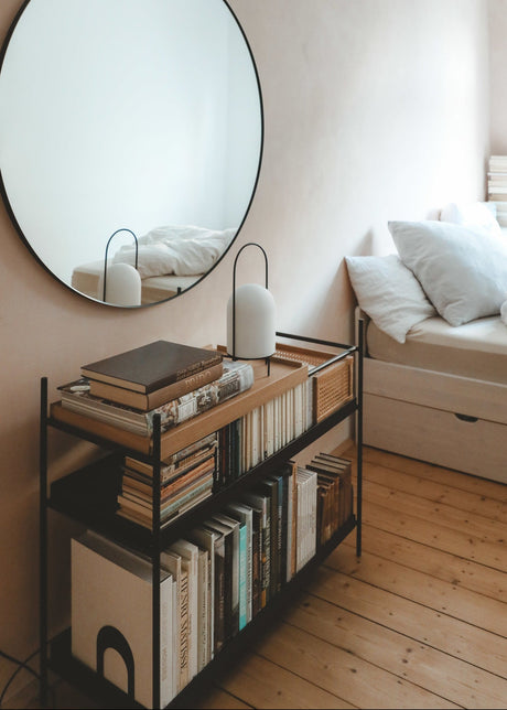 Tray Shelf, låg från Woud - Black: 2 wide - Oak: 1 short - Jacobsen Plus