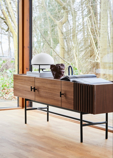 Array Low Sideboard från Woud - Svart - Jacobsen Plus