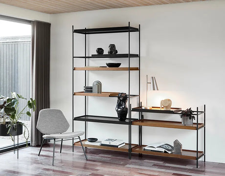 Tray Shelf, låg från Woud - Black: 2 wide - Oak: 1 short - Jacobsen Plus