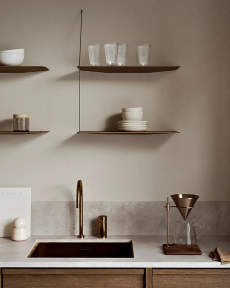 Stedge Shelf, 60 cm från Woud - Sortlakeret - Jacobsen Plus