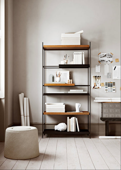 Tray Shelf, hög från Woud - Black: 2 wide, 1 short - Oak: 2 wide, 1 short - Jacobsen Plus