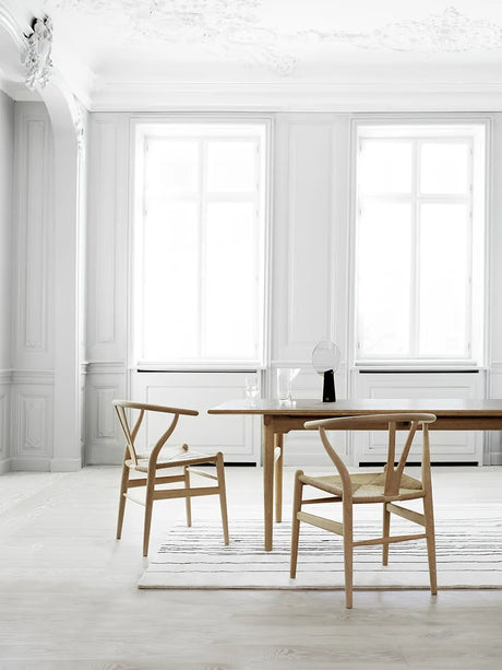 CH327 Matbord, 248 cm från Carl Hansen & Søn - Bok / Såpa - Jacobsen Plus
