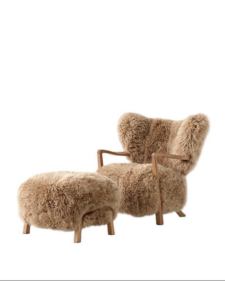 Wulff fåtölj inkl. pall - Sheepskin Honey från &Tradition - Valnöt - Jacobsen Plus