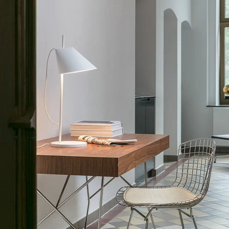 Yuh bordslampa från Louis Poulsen - Svart - Jacobsen Plus