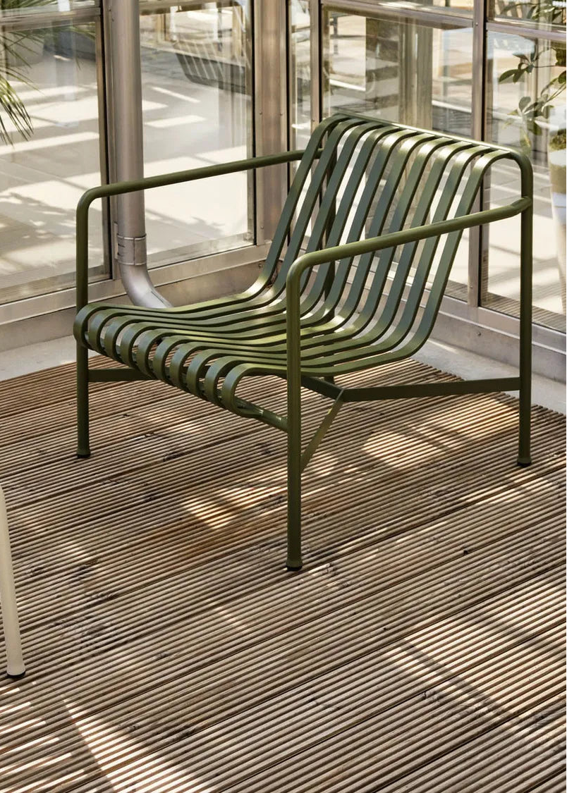 Palissade Lounge Chair Low, oliv från HAY