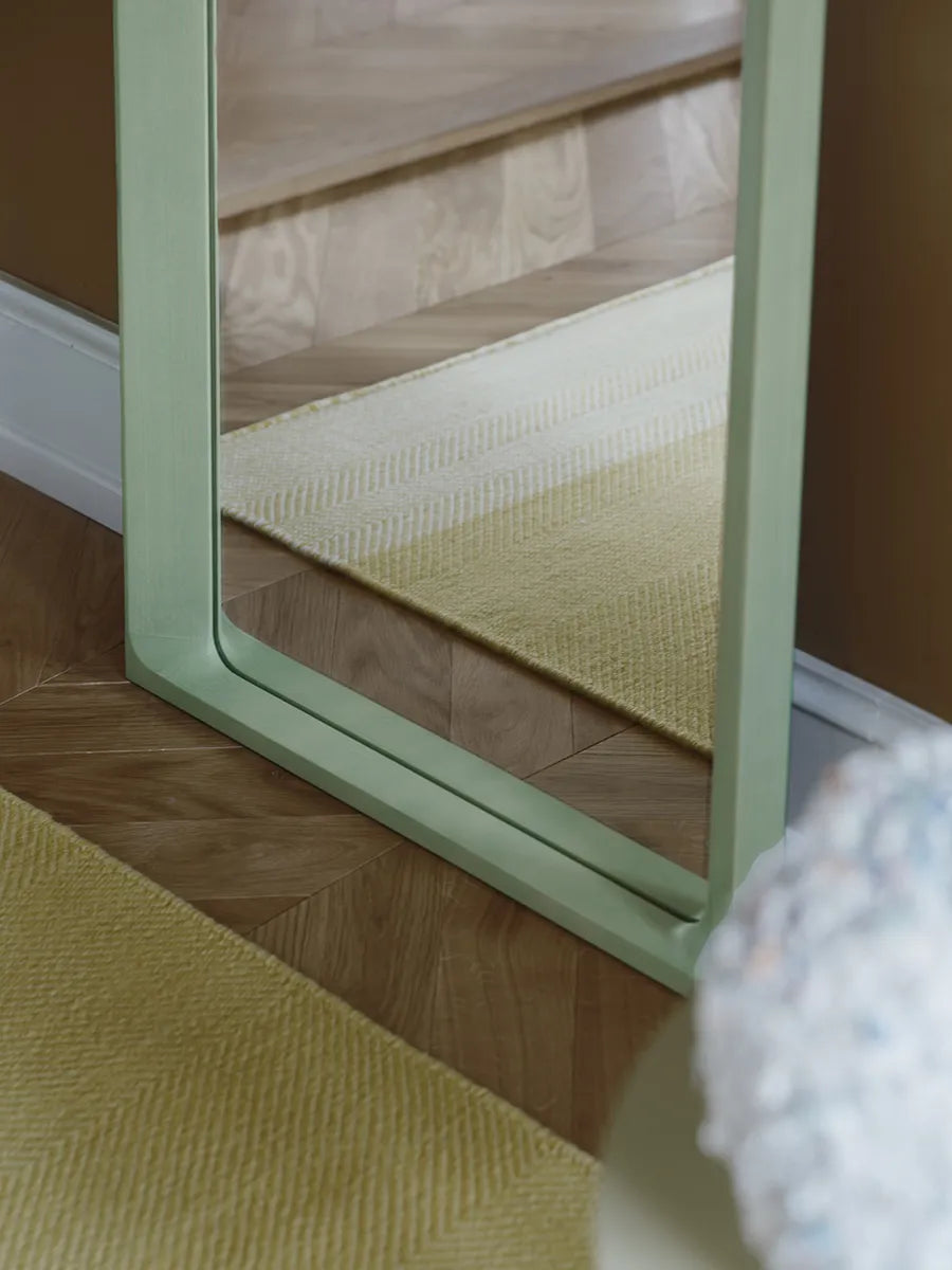 Arced Mirror, 170x61 från Muuto - 3 - Jacobsen Plus